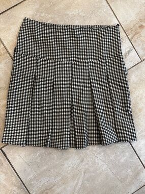 Houndstooth Pleated Mini Skirt - Black and White